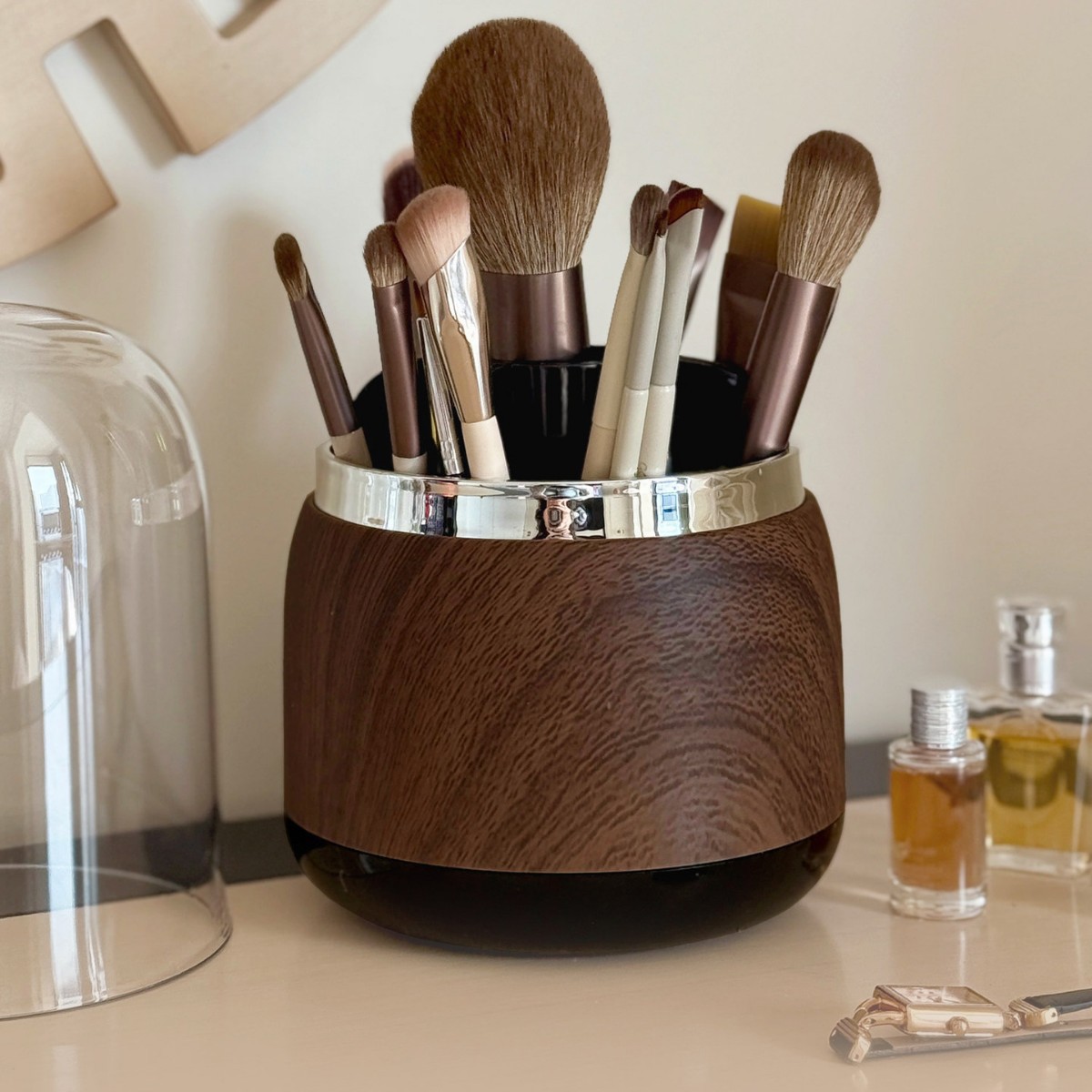 Hafif Lüks Makyaj Fırçası Tutu - Luxury Skincare And Makeup Brands incelemesi ve fiyatı